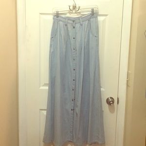 Chambray maxi skirt with buttons